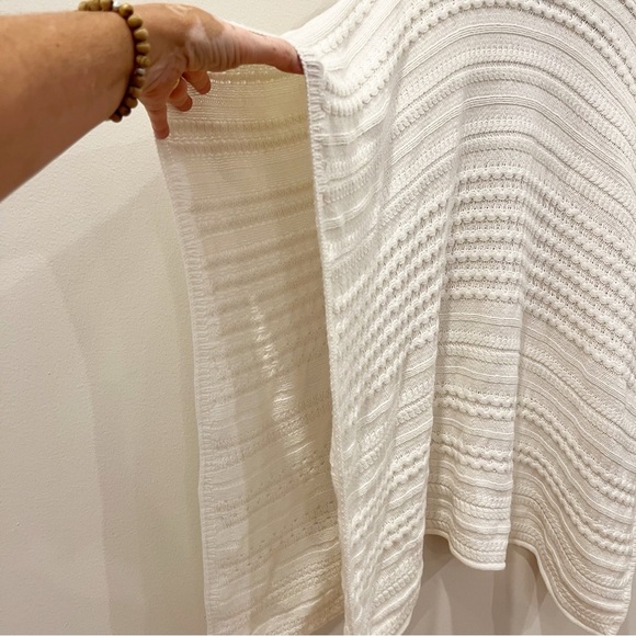 CAbi Womens Cable Knit Winter Poncho OS White Oversized Pullover Cozy Layer - Picture 5 of 9